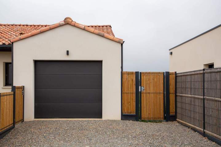 Faites appel à moi pour poser votre porte de garage !